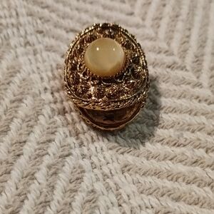 Elegant Gold-Tone Women's Jewelry Piece